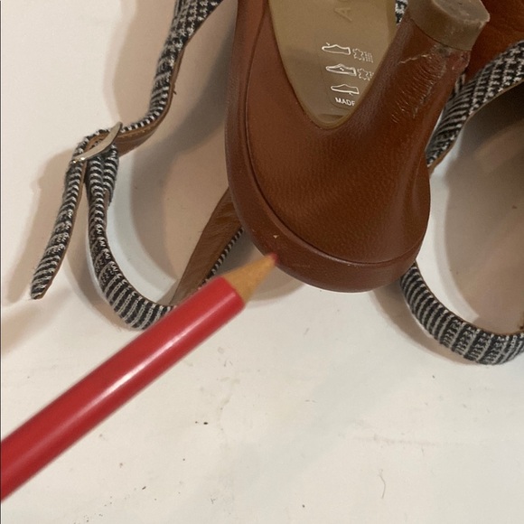 Aquatalia Elegant Brown and Black Slingback Heels - Picture 8 of 12